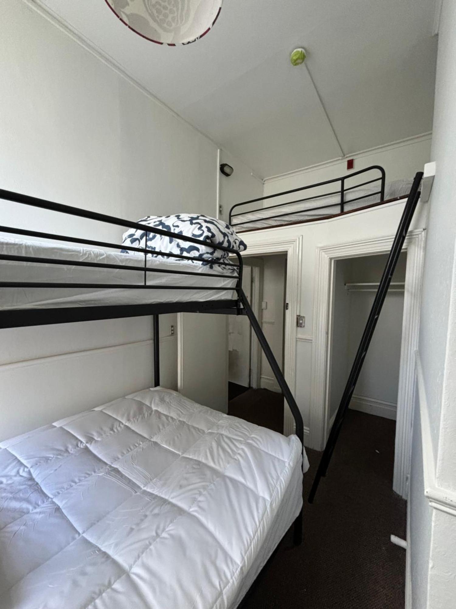 A Pousada Worldwide Backpackers Wellington Exterior foto