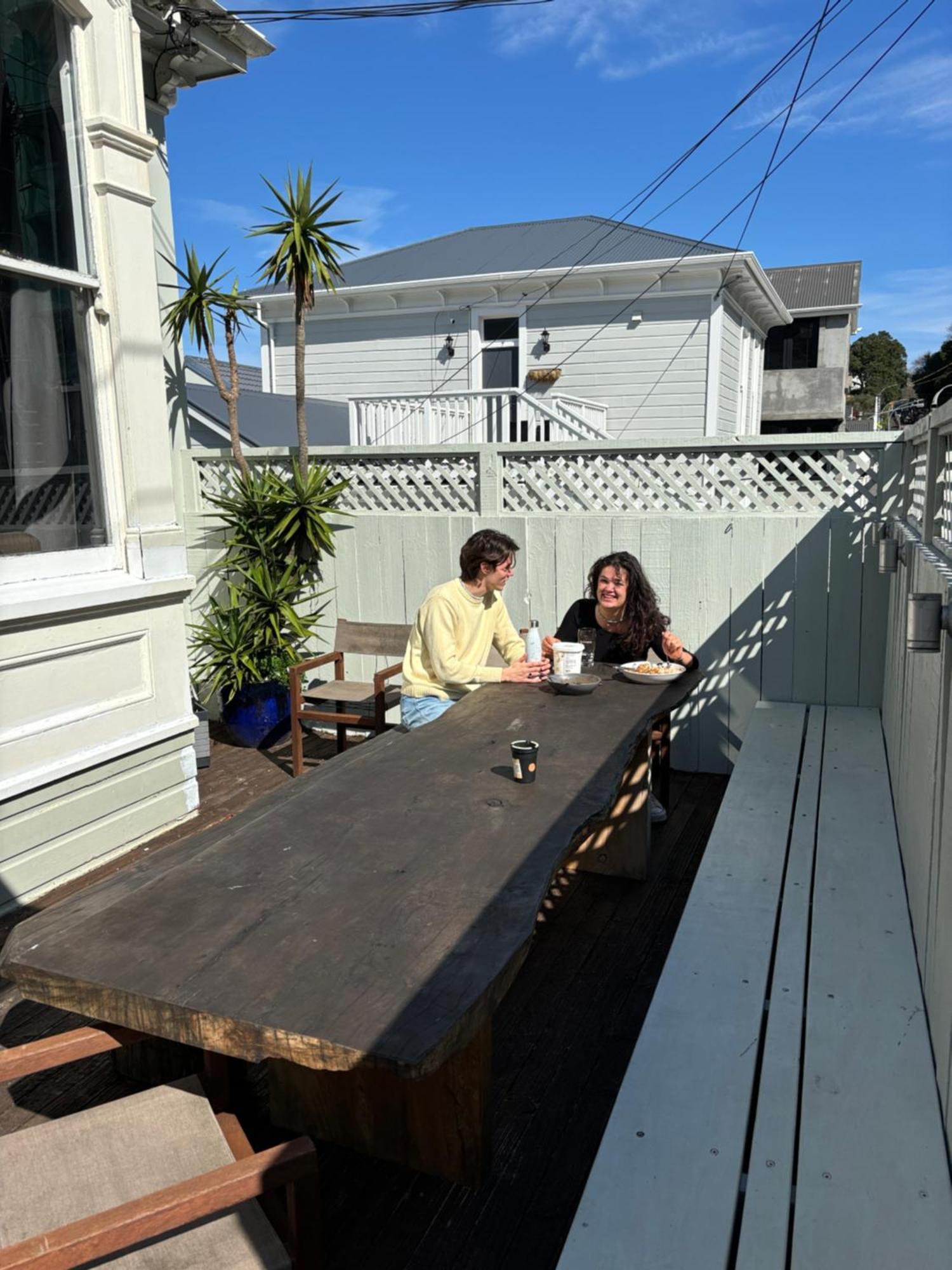 A Pousada Worldwide Backpackers Wellington Exterior foto